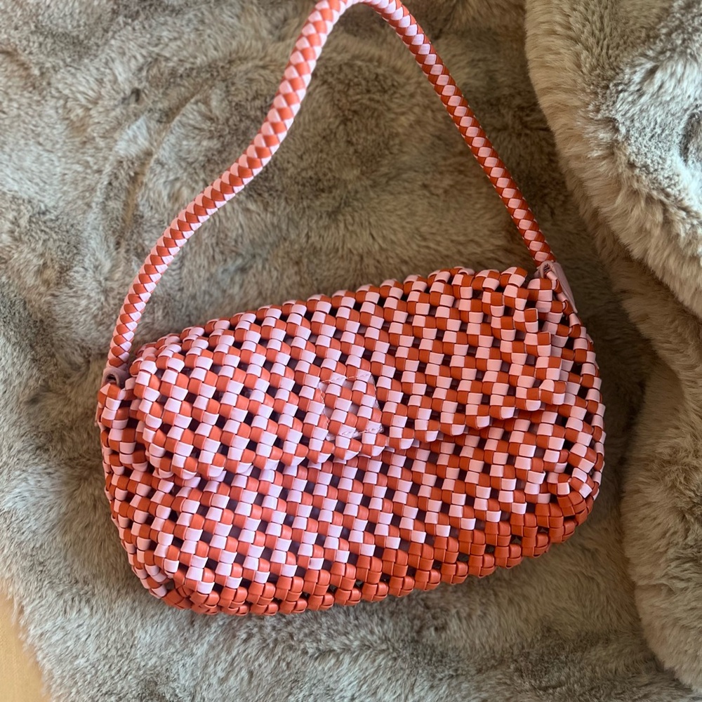 Shiraleah Coral and White Woven Shoulder Bag